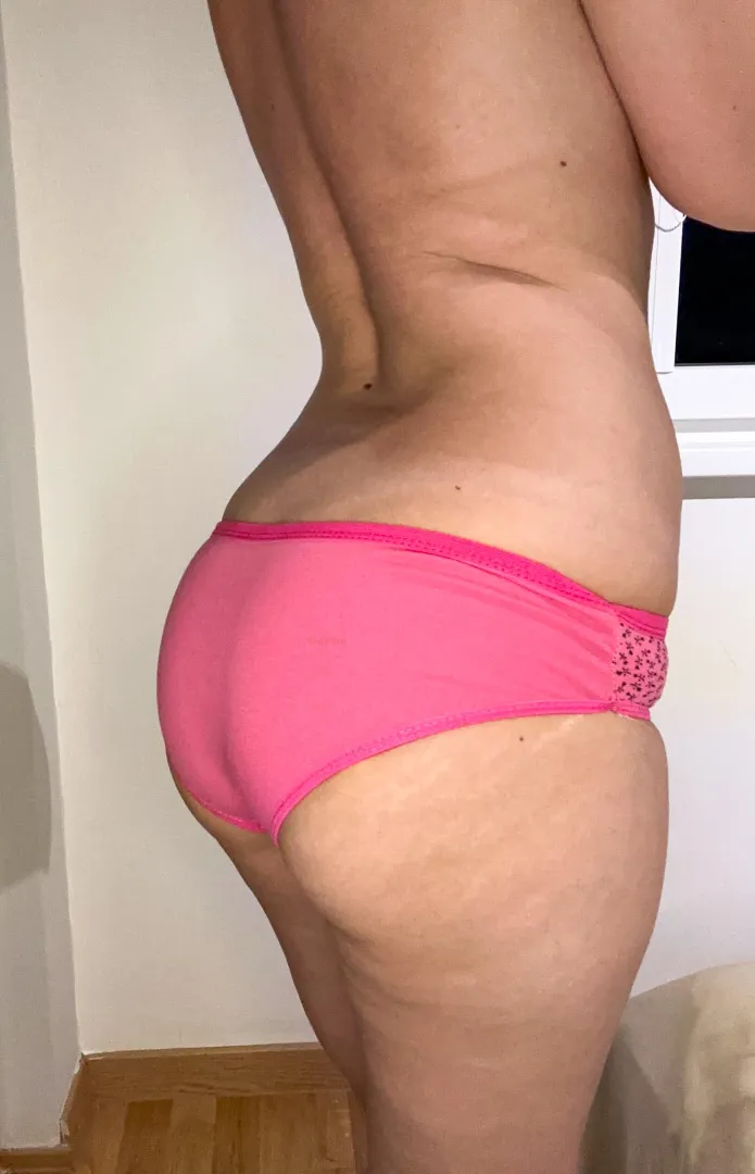 My booty is so big I can hardly put them on posted by Crystalsjoy