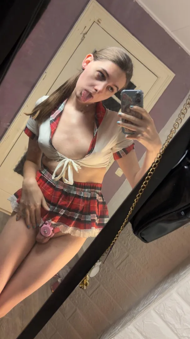 my cage keeps getting tiny er and i keep getting hornier posted by jessiesissyadventure