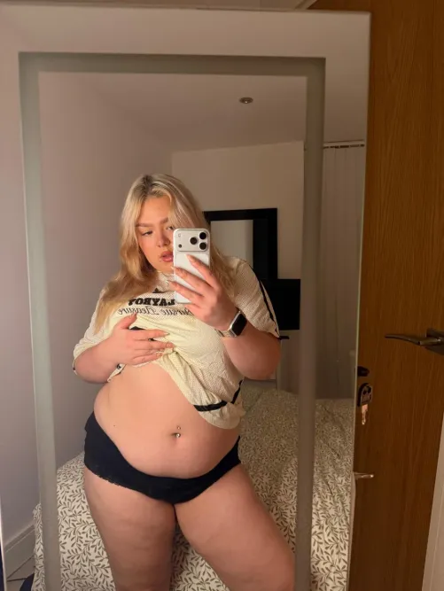 My chubby body needs to be fed more by CurvyKc1