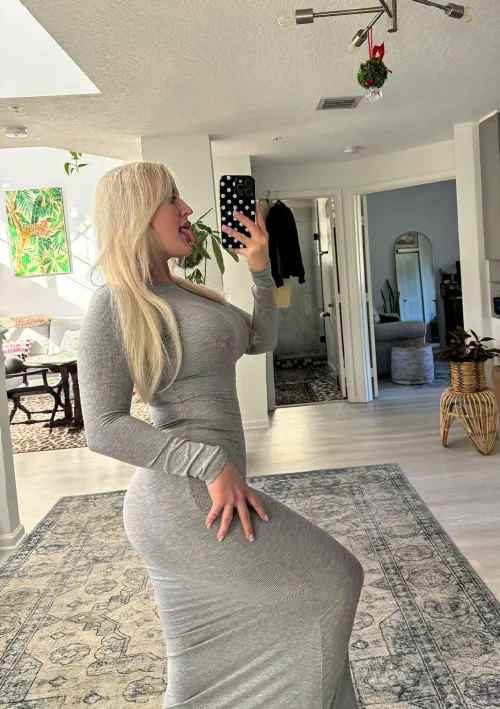 My clothed showing some of my curves by LibbyTxo