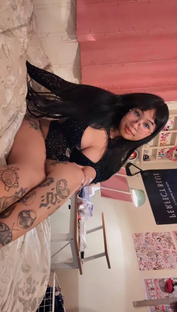 My curvy tattooed body craves your rough hands.. posted by SavannahBloom_