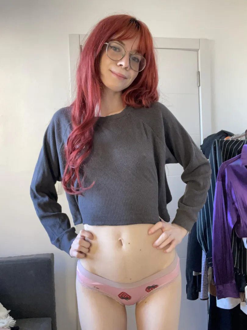 My cute midriff posted by sweetaliceee