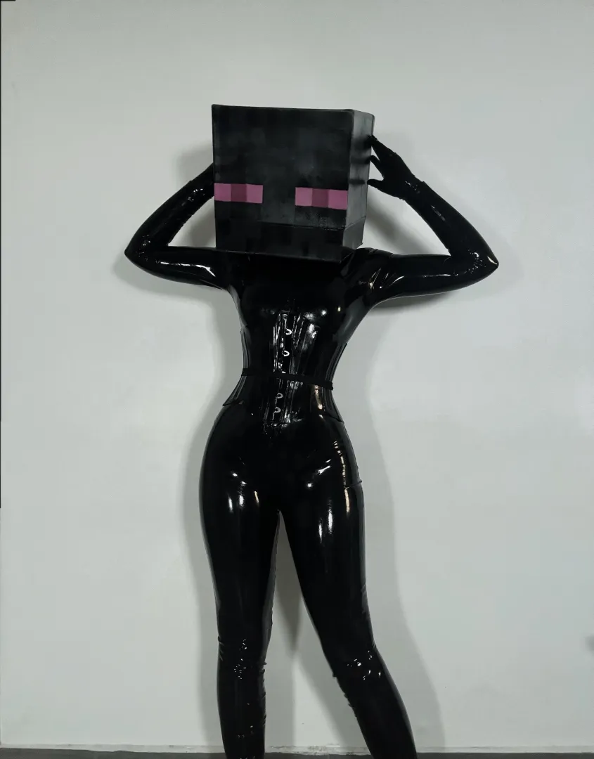 My Enderman cosplay (Aloeveraiskawaii) posted by aloeveraiiskawaii