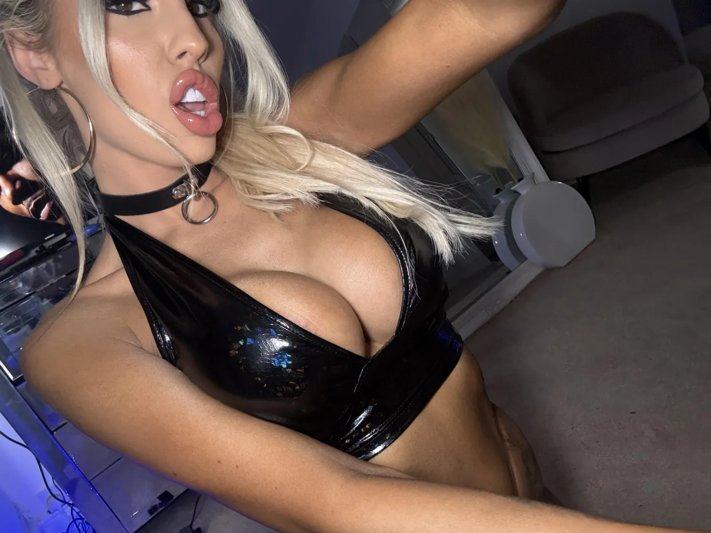 My fake lips are amazing posted by DryJewelers