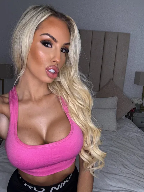 My fake lips, your weakness. by Kikiyoh