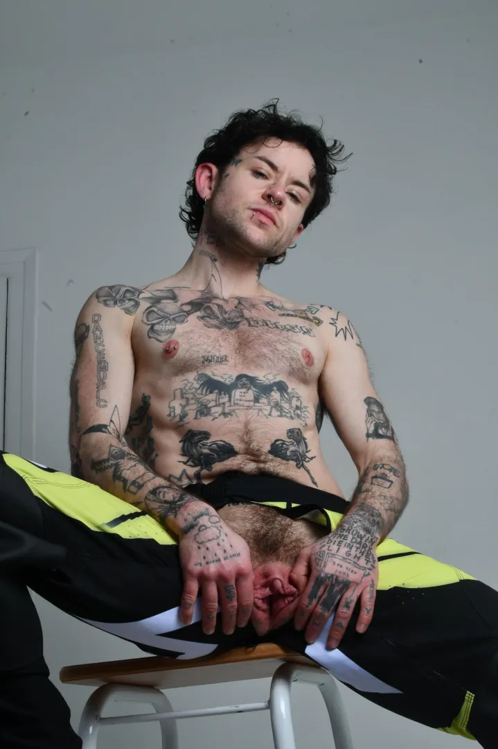 my favorite pants, they zip all the way around for easy access  posted by degenerategoodboy