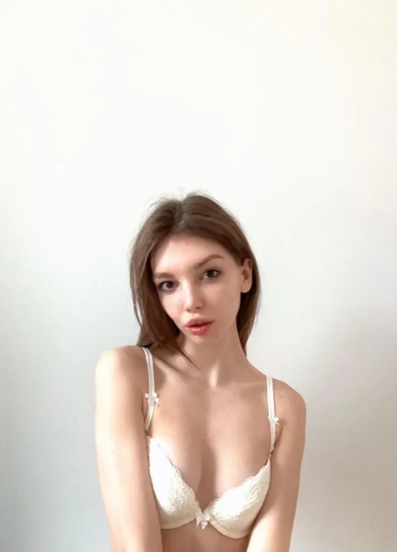my favorite white bra posted by bienitta