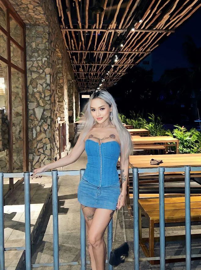 My favourite skirt for first date posted by FlingMeSoftly