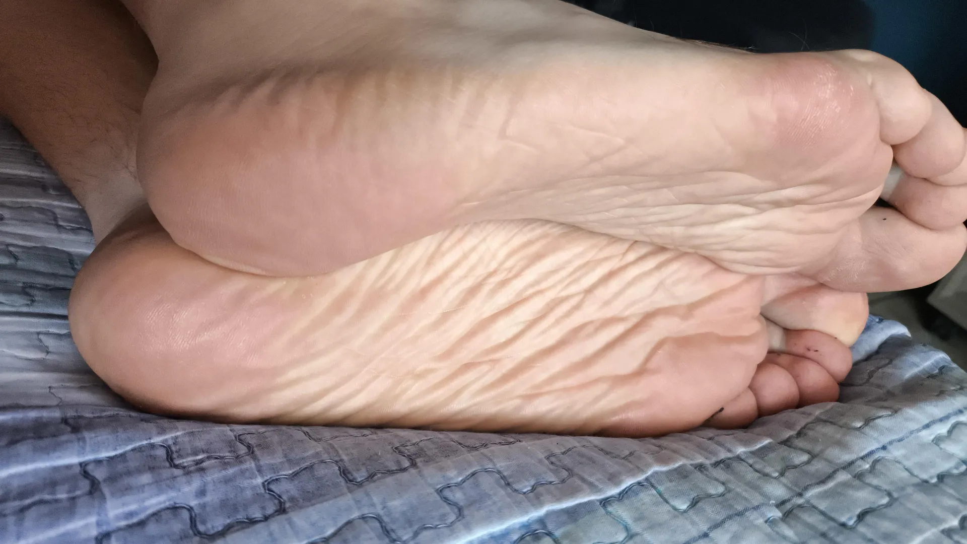 My feet posted by CostaRicaGuy95