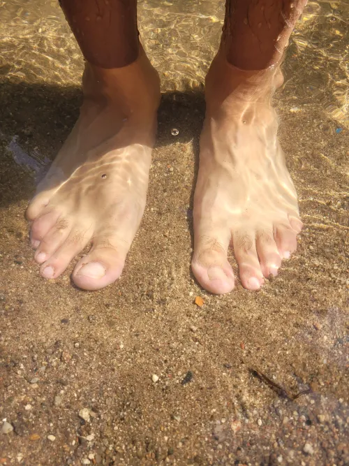 My feet cooling off by green23pp