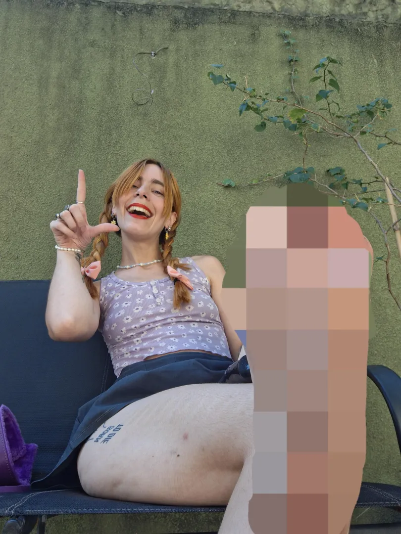 My feet have wrinkles but u can't see posted by Glitterbratty