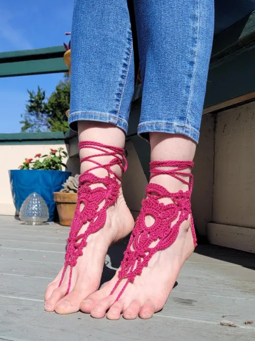 My feet look cute in barefoot sandals by SparrkleKat