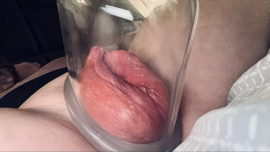 My [f]isting wife pumping it up! by appyarry99