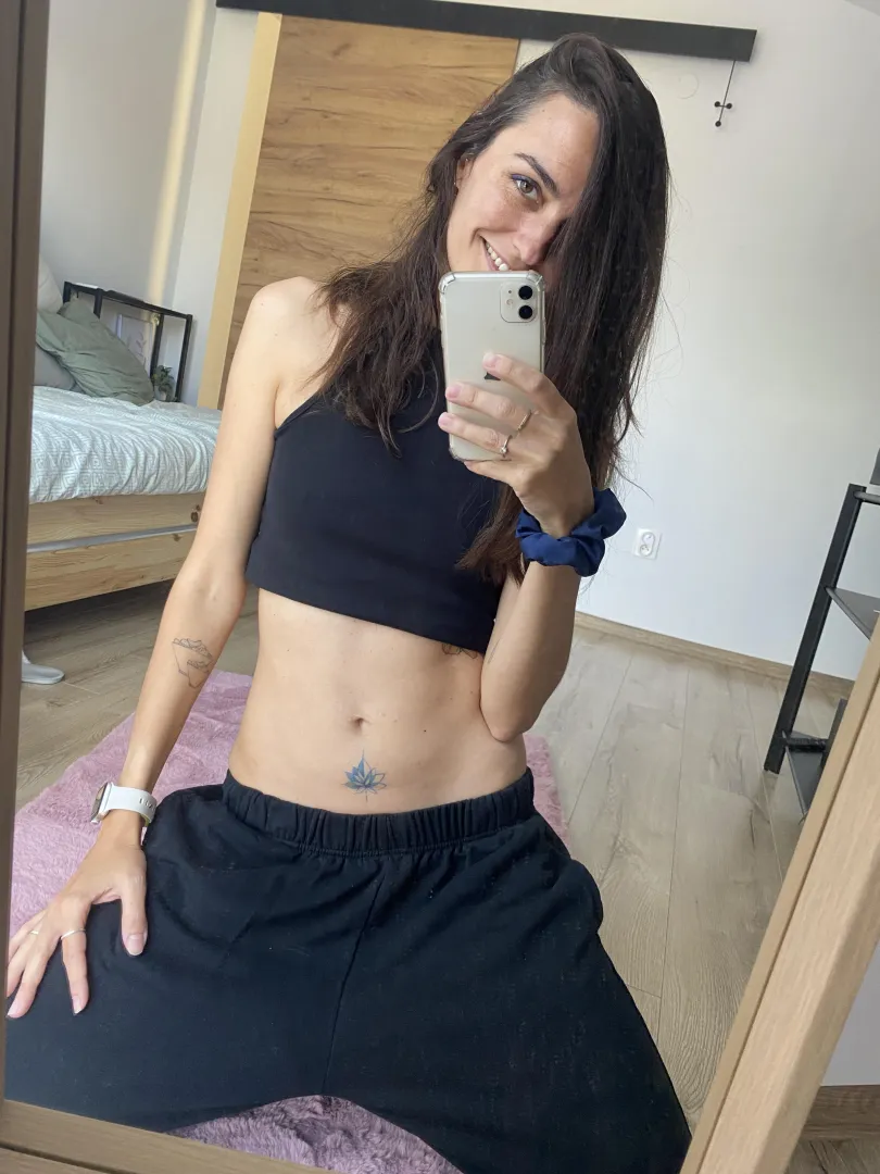 My flat tummy is waiting for your kisses posted by deniseright25