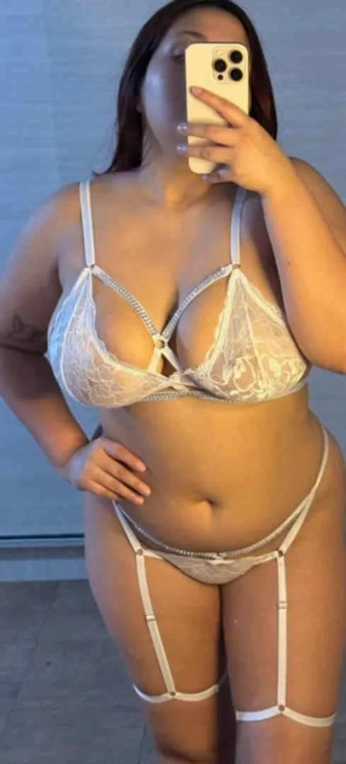 my friends said i'm too fat to fuck, would redditors prove them wrong? posted by SizzleMuse99