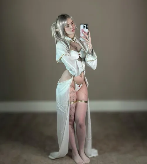 my Frieren cosplay with a cute smile :3 by TheRealKhaleesiBB