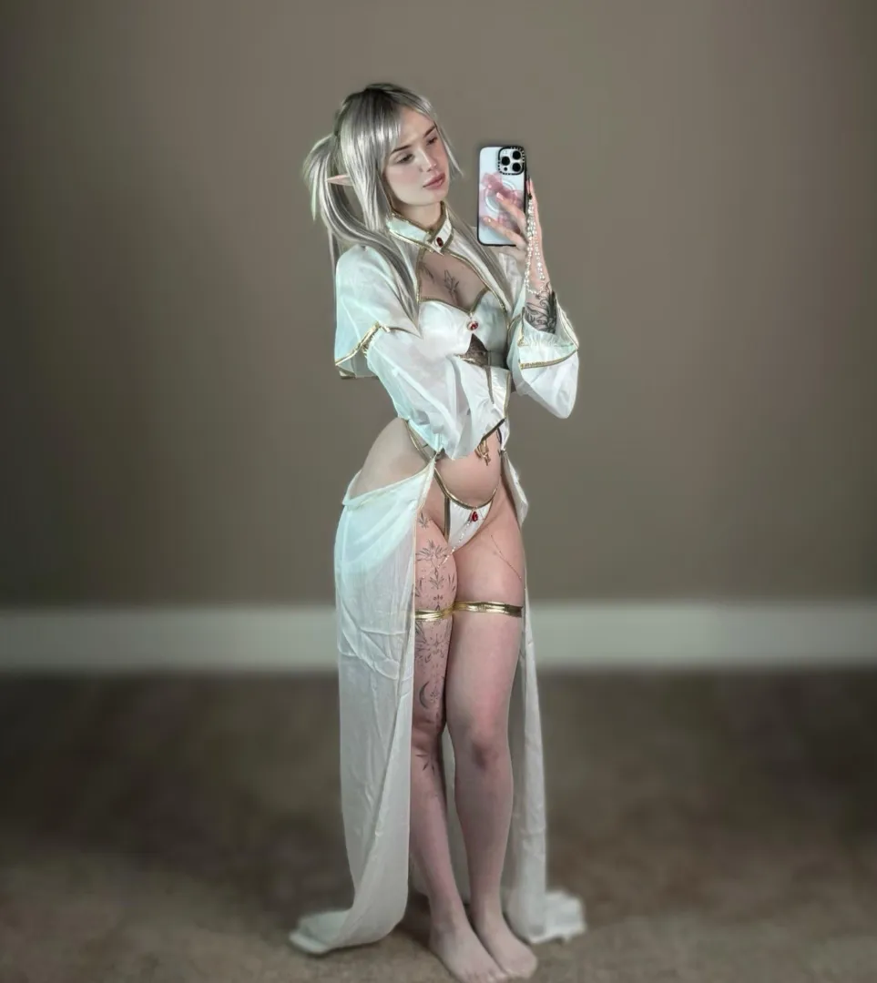 my Frieren cosplay with a cute smile :3 posted by TheRealKhaleesiBB