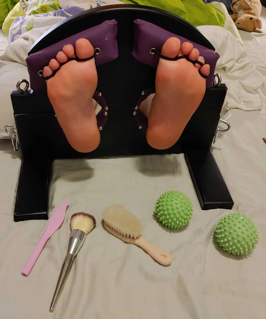 My gf and I spoiled ourselves with proper foot stocks for Christmas... ⛓️ posted by Princess_Tickle