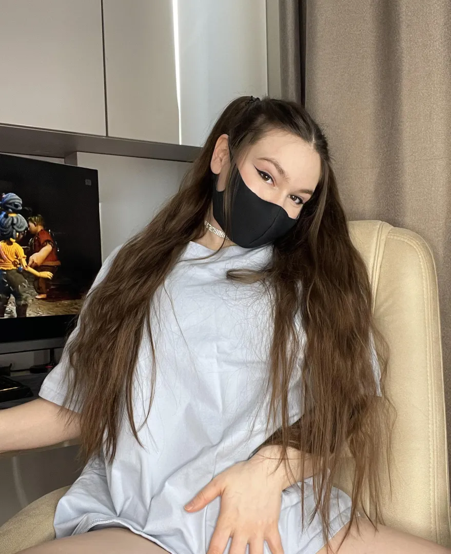 My hair doesn't get in the way when I do this... posted by saatin_kiss