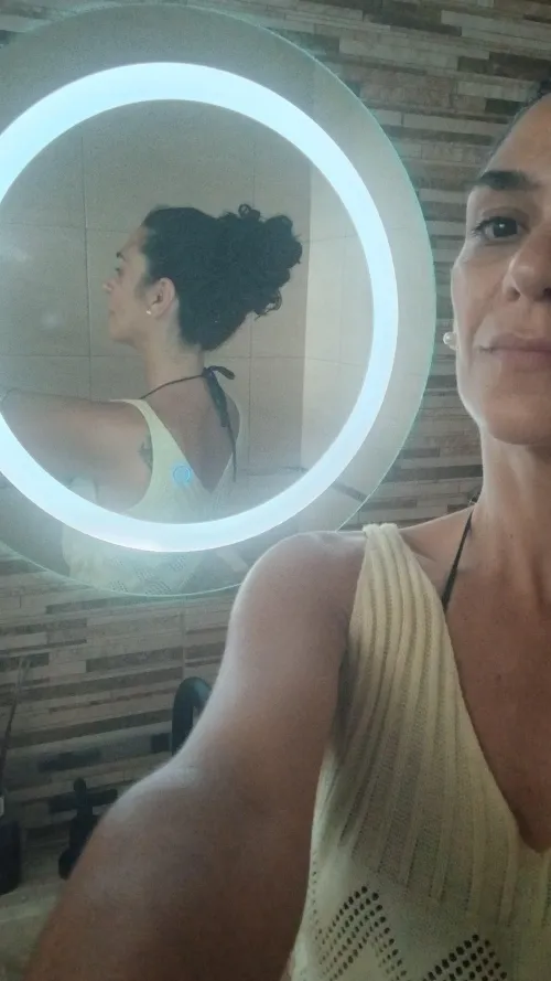 My hairbun ln the mirror by LovelySkinnyFit