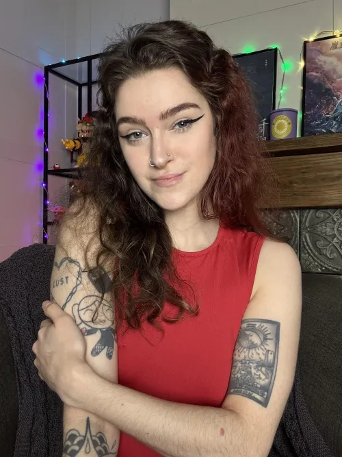 My hairy [arms] are my best accessory by baby_moonn