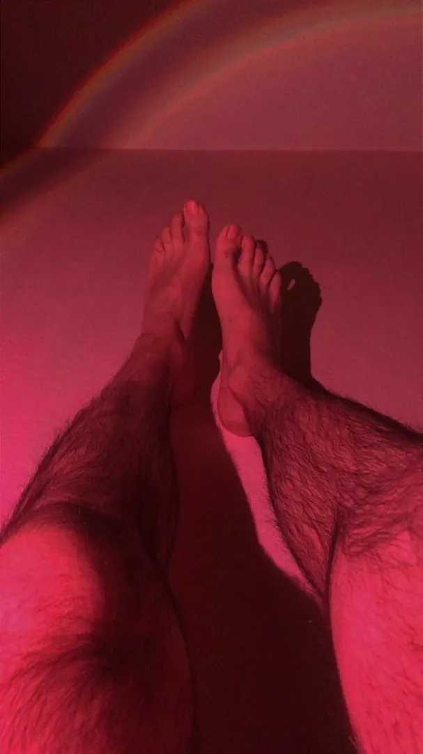 My hairy legs posted by enz0_garcia