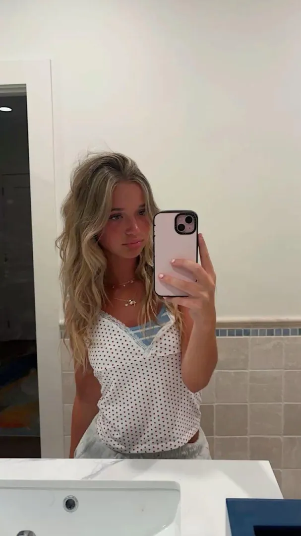 my heart races so fast when I imagine your fingers brushing my thigh posted by ravishingtina