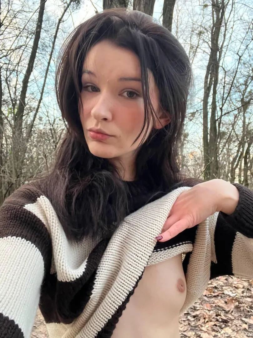 My hot selfie in the woods posted by vvelvet_glow