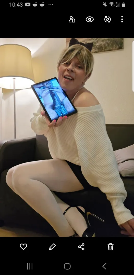 ❤ My inbox is full of hot dick pics that guys have sent me. I love looking at them. Thank you x ❤ posted by EnglishRosexxxxx