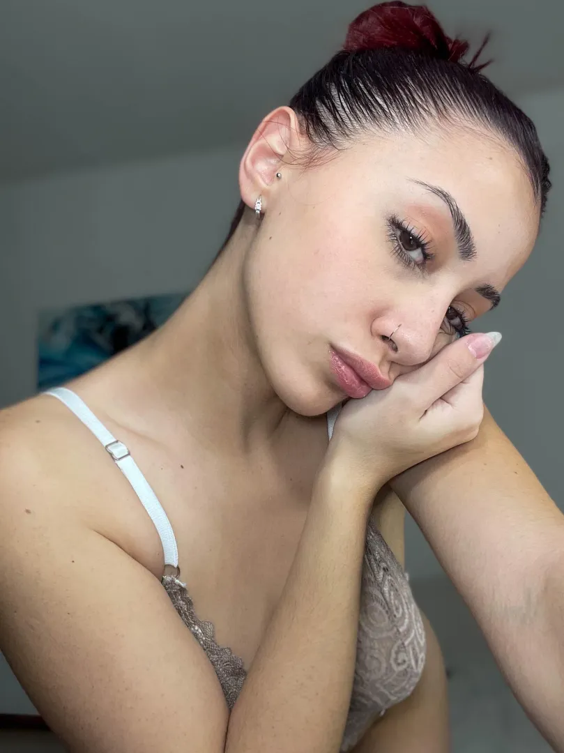 My kissable lips and my red hairbun posted by enchantedgazelle