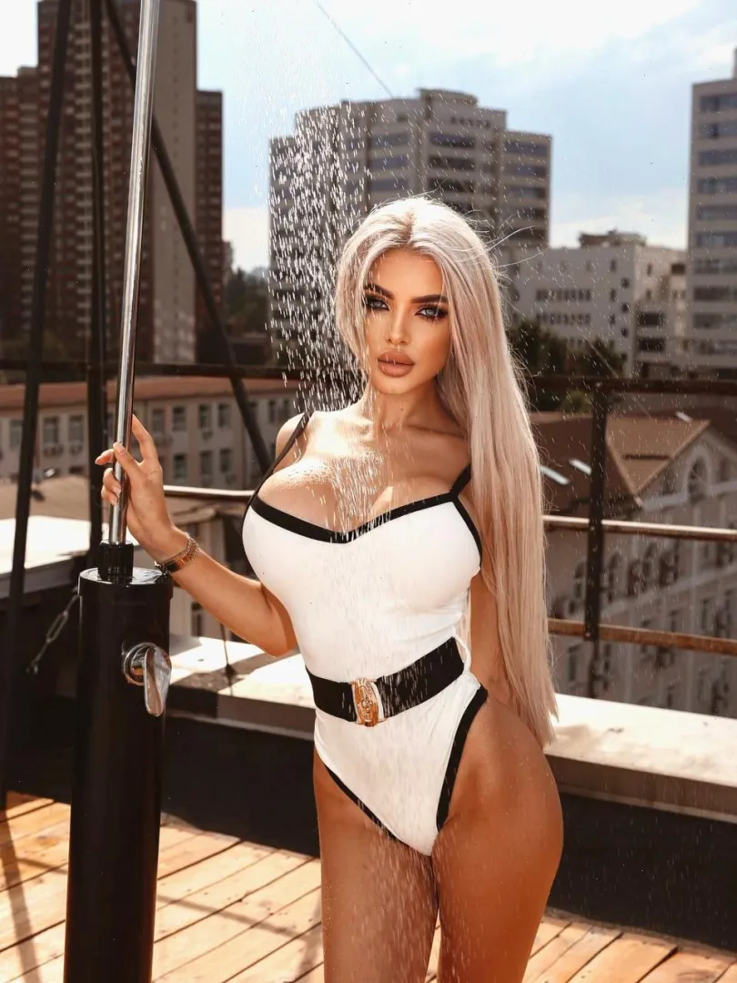 My lips are begging to be kissed posted by SeguraSheila977