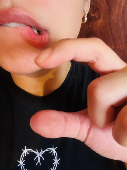 My lips are bigger than your shameful penis by yourbaecandy