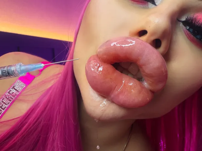 My lips are so empty omg i need more by PurePerfectDoll