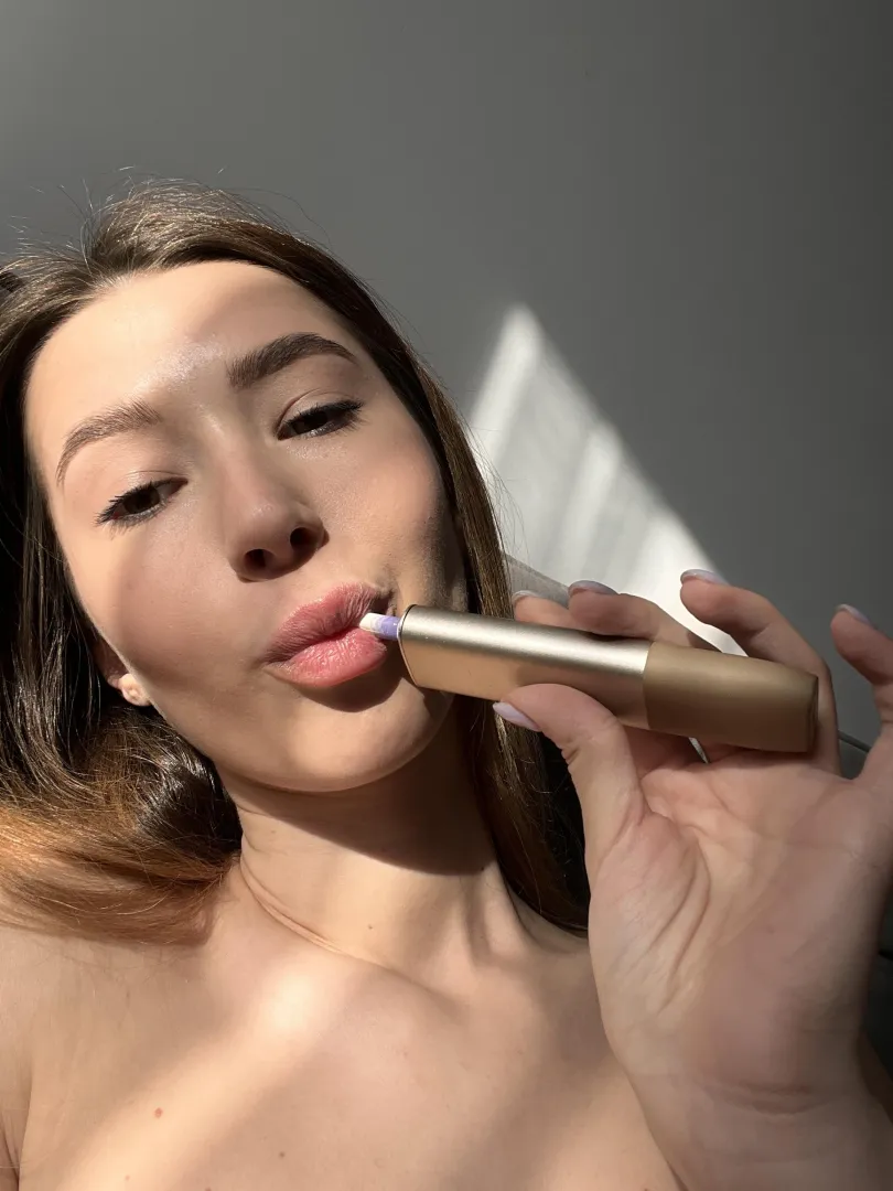 My lips are very hungry for you now posted by NeonDuchess