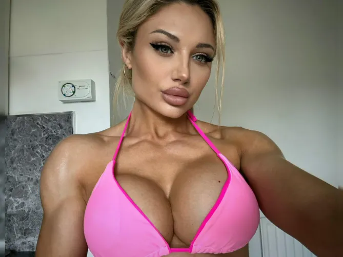 My lips craves for your touch by poppyprinces