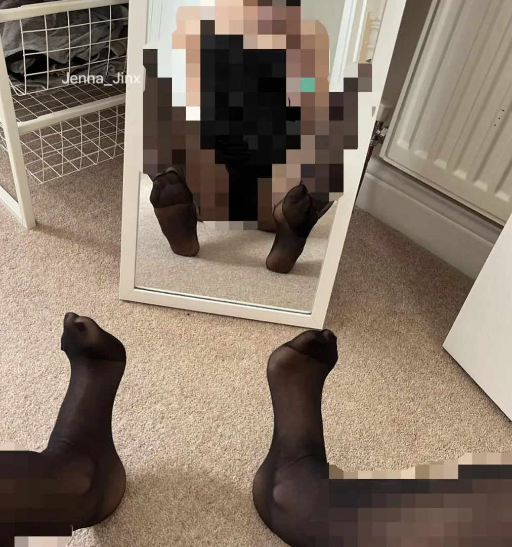 My little feet in tights drives the betas wild posted by jenna_jinx