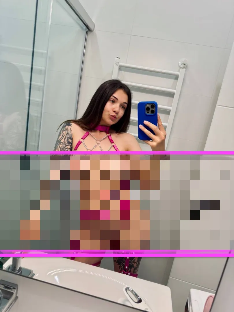 My mirror automatically adjusts the pixels for beta losers posted by FantasticalCharm