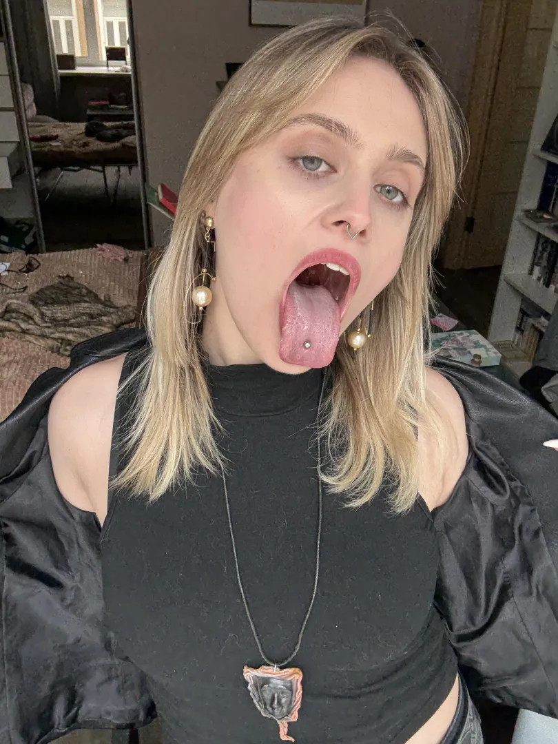 My mouth is wide open and waiting for your cock  posted by freyathegiantess