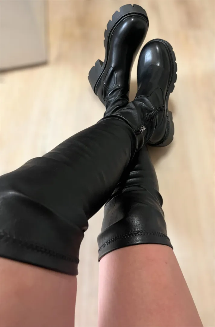 My newest pair posted by feetysweetyy