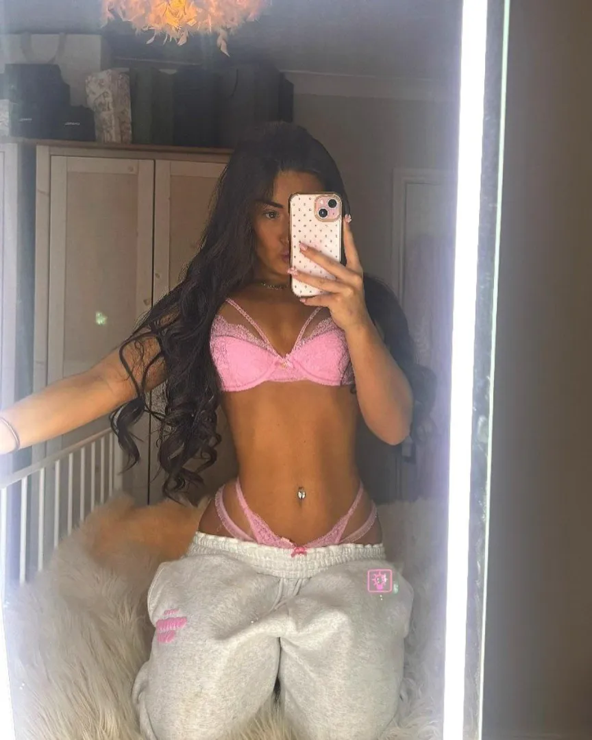 My pierced belly is definitely going to make you leak today posted by cora_chisholmxxx