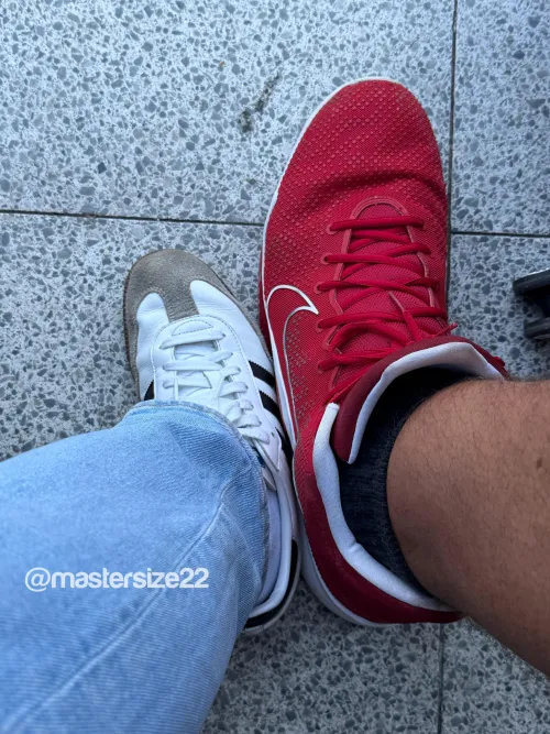 My size 22us shoes compared to size 9us by Mastersize22_