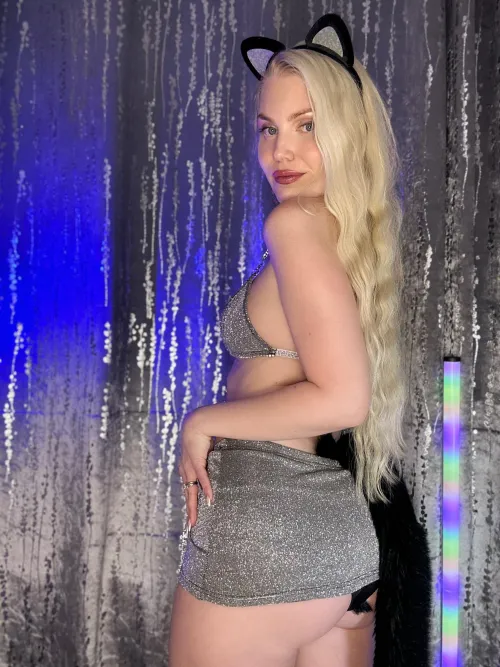 My tail is so long I can tuck it up over my skirt while it’s plugged in by ittybityprettykitty