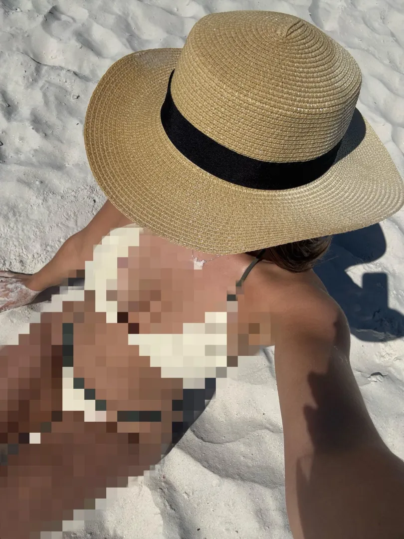 My tanned body is so perfect that a beta like you doesn’t deserve to see it posted by mielcitamm