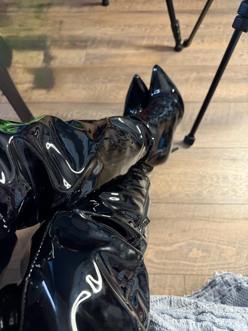 My thigh high leather boots posted by sluttysarah2467