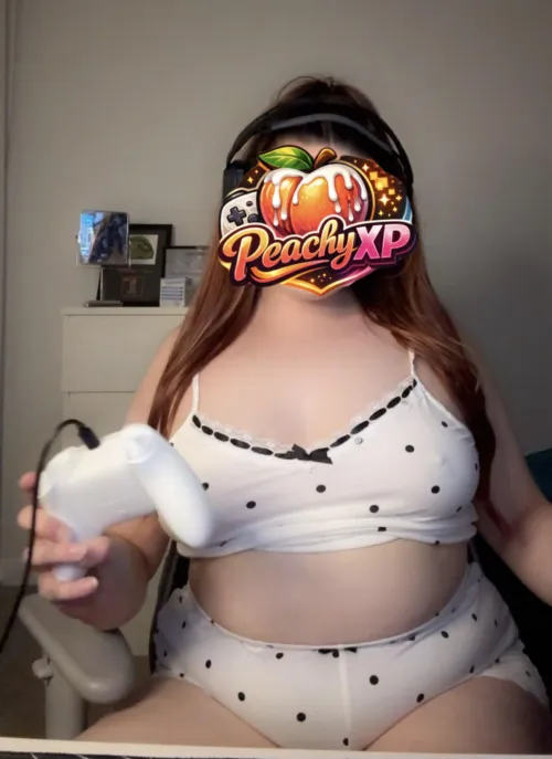 My thighs fit perfectly in this chair  by PeachyXP