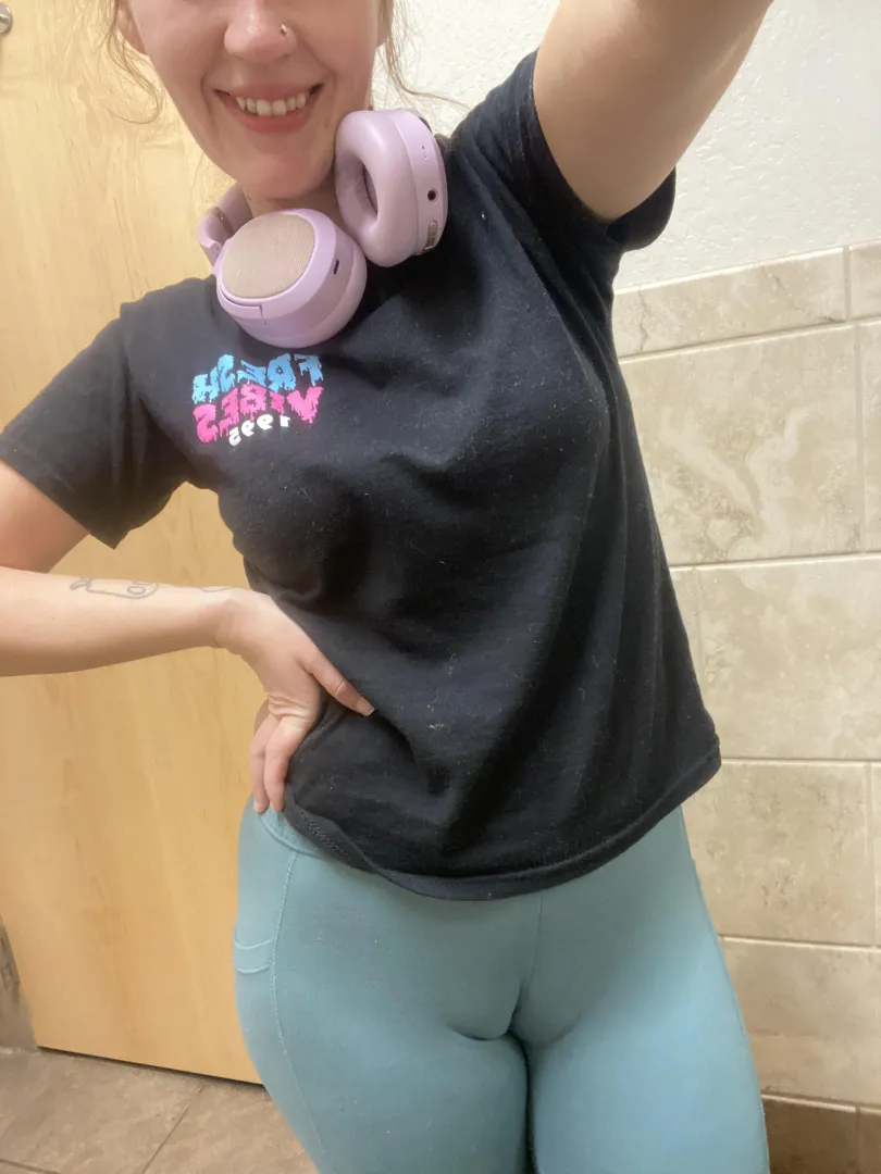 My toe is very sweaty at the gym posted by SpitInMyMouth420_