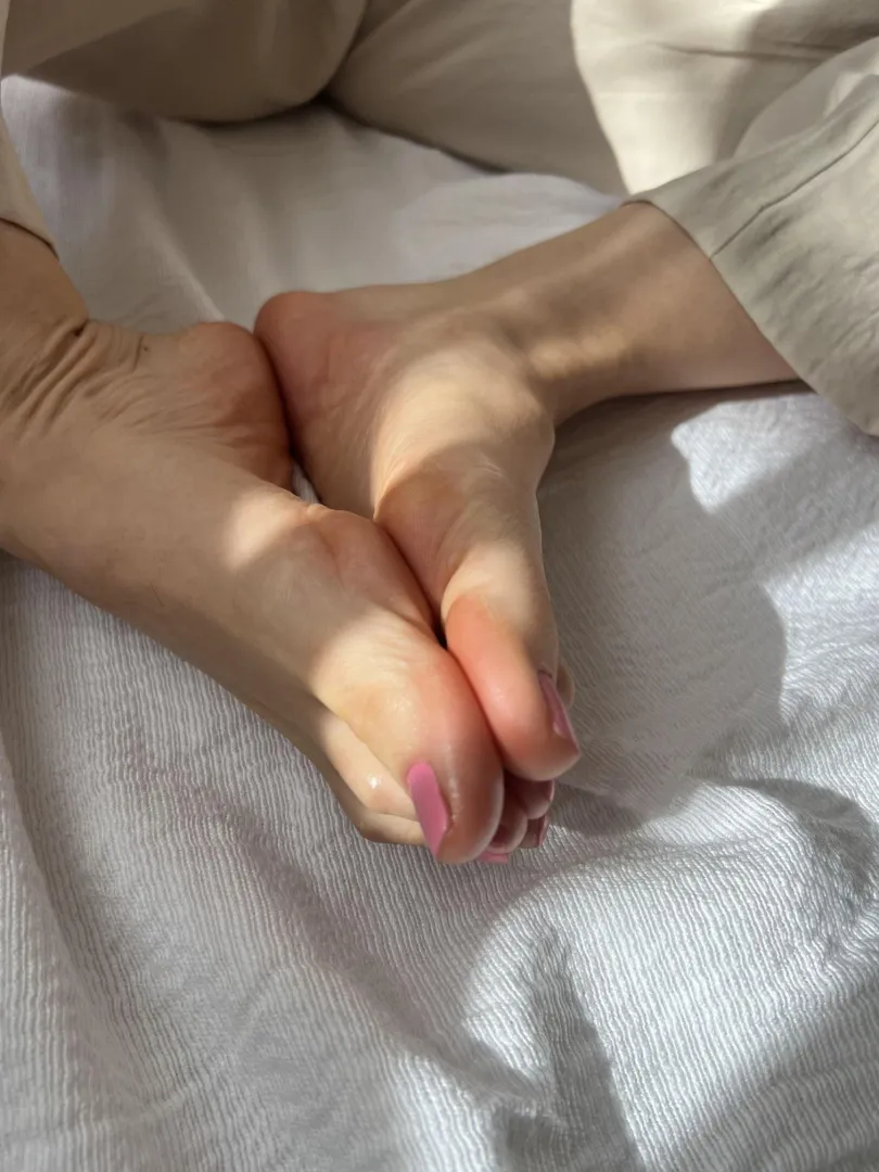 My toes already waiting for you posted by prettyevilx