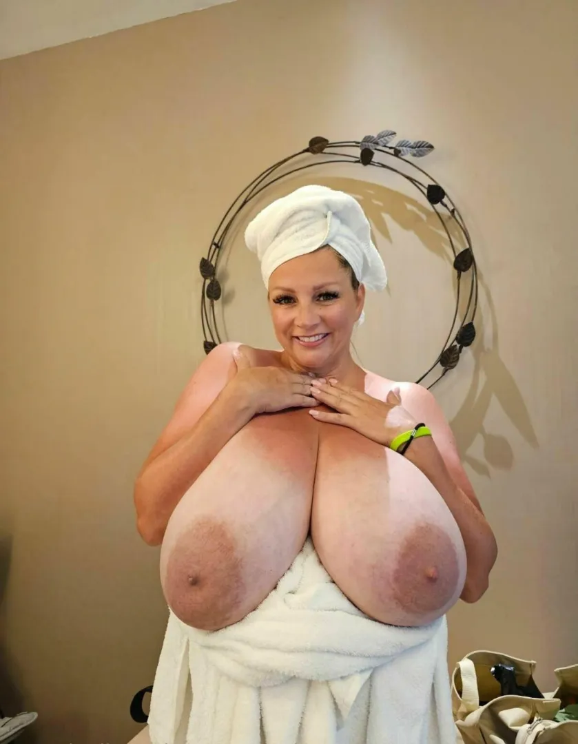 Nadine Jansen and her huge tits again. posted by Upstairs-Lab-4229