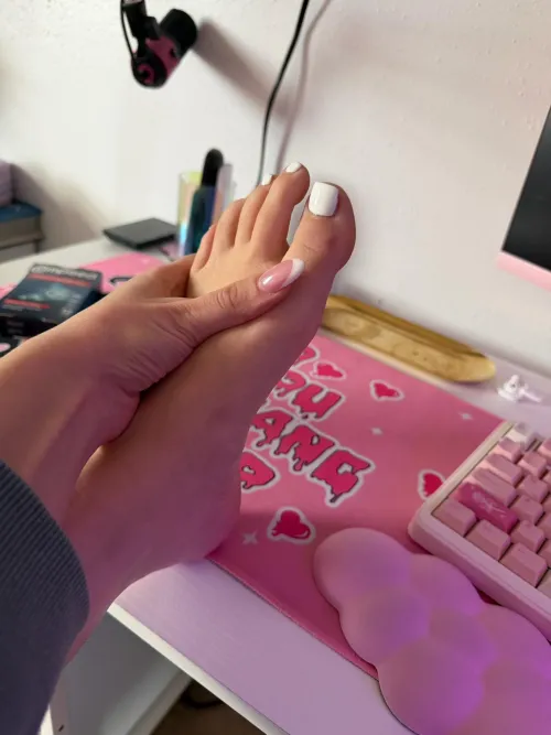 nails match the toes by recoiltay
