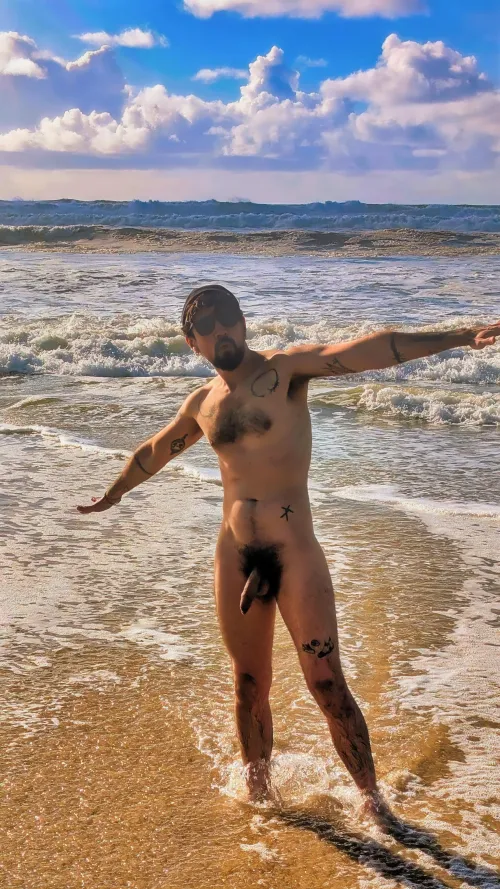 NAKED AT THE BEACH by thenakedbro3